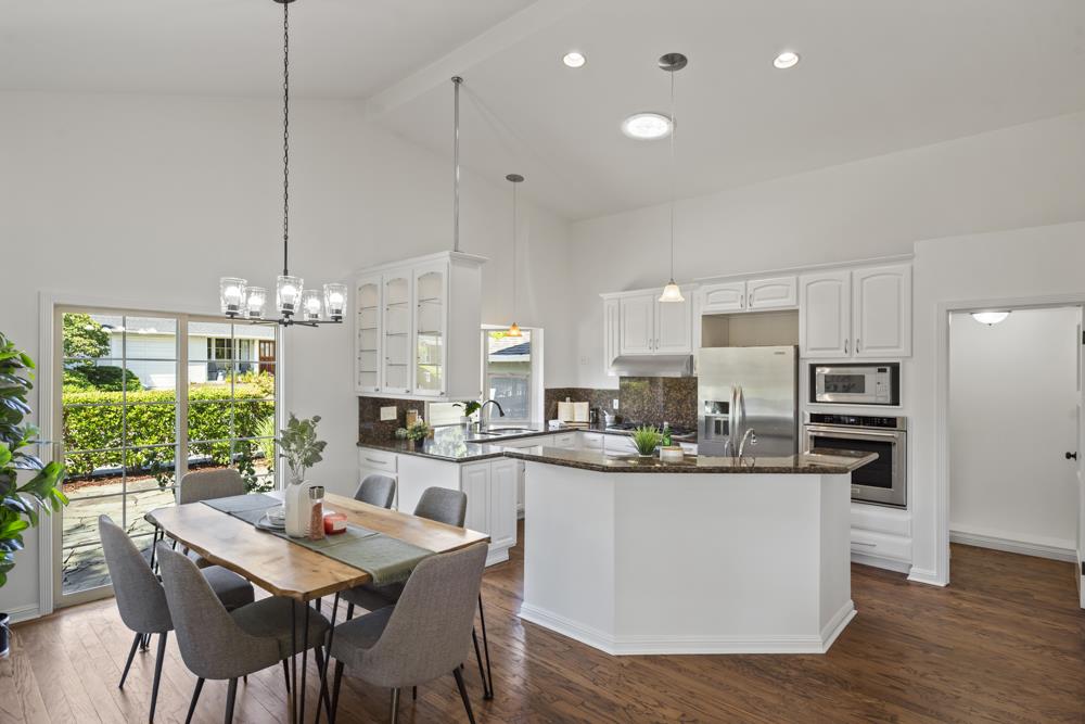 Detail Gallery Image 9 of 70 For 2929 Monterey St, San Mateo,  CA 94403 - 3 Beds | 3 Baths
