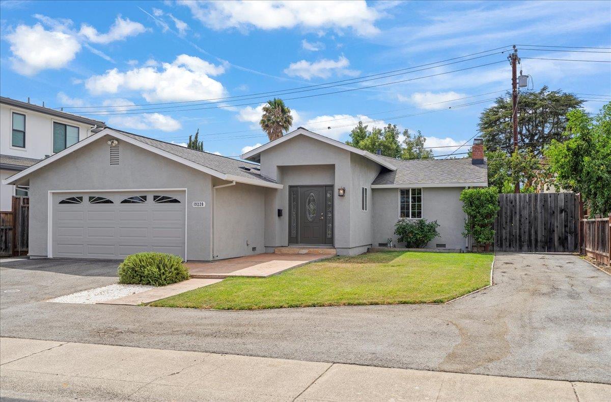 Detail Gallery Image 14 of 25 For 19220 Tilson Ave, Cupertino,  CA 95014 - 3 Beds | 3 Baths