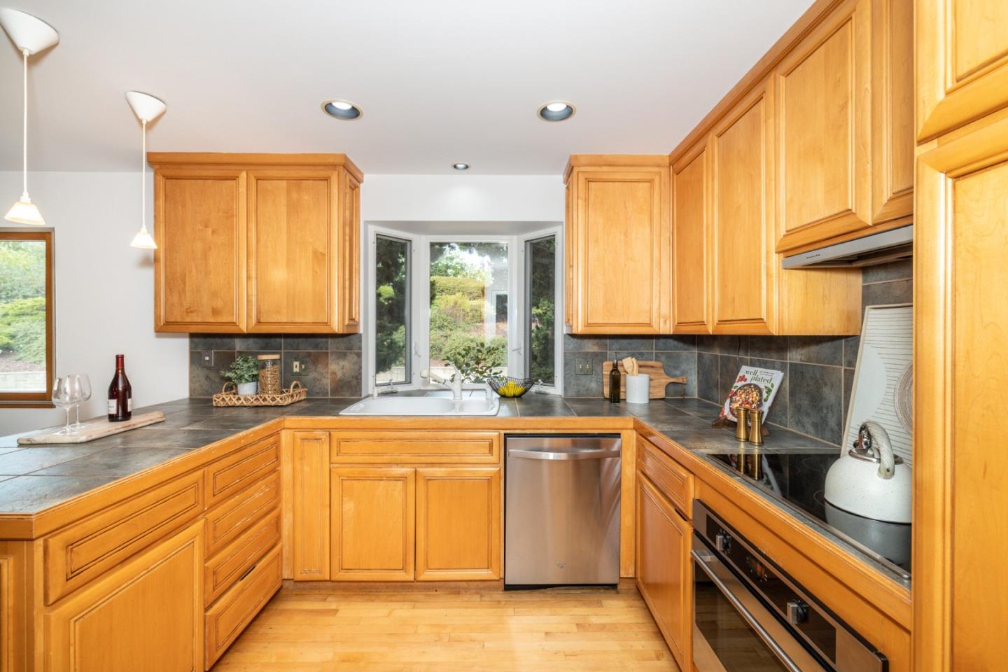 Detail Gallery Image 10 of 24 For 26939 Beatrice Ln, Los Altos Hills,  CA 94022 - 4 Beds | 2/1 Baths