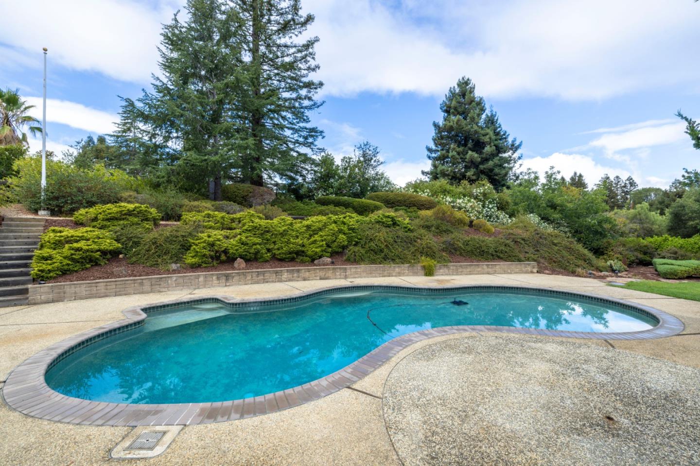 Detail Gallery Image 19 of 24 For 26939 Beatrice Ln, Los Altos Hills,  CA 94022 - 4 Beds | 2/1 Baths