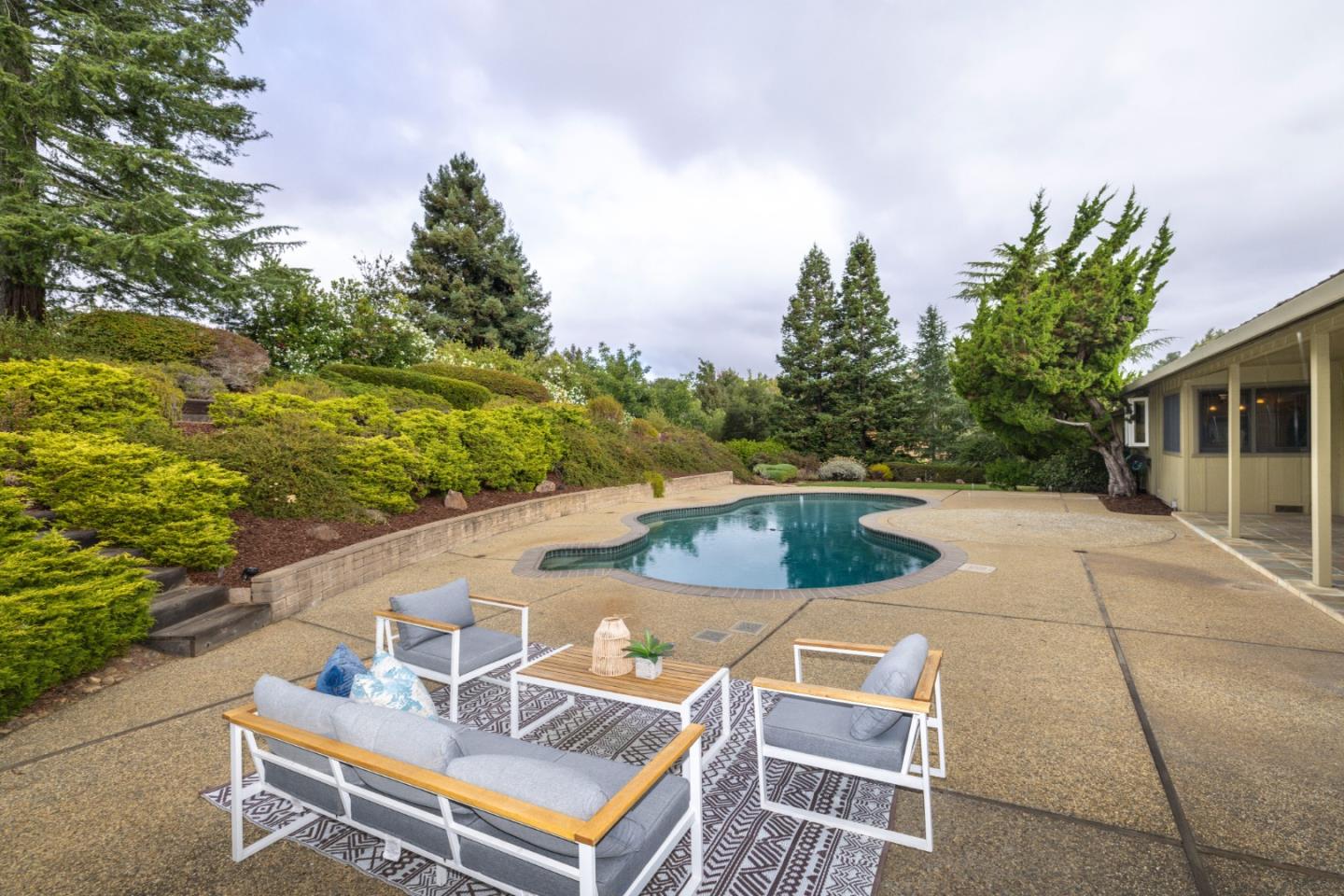 Detail Gallery Image 20 of 24 For 26939 Beatrice Ln, Los Altos Hills,  CA 94022 - 4 Beds | 2/1 Baths