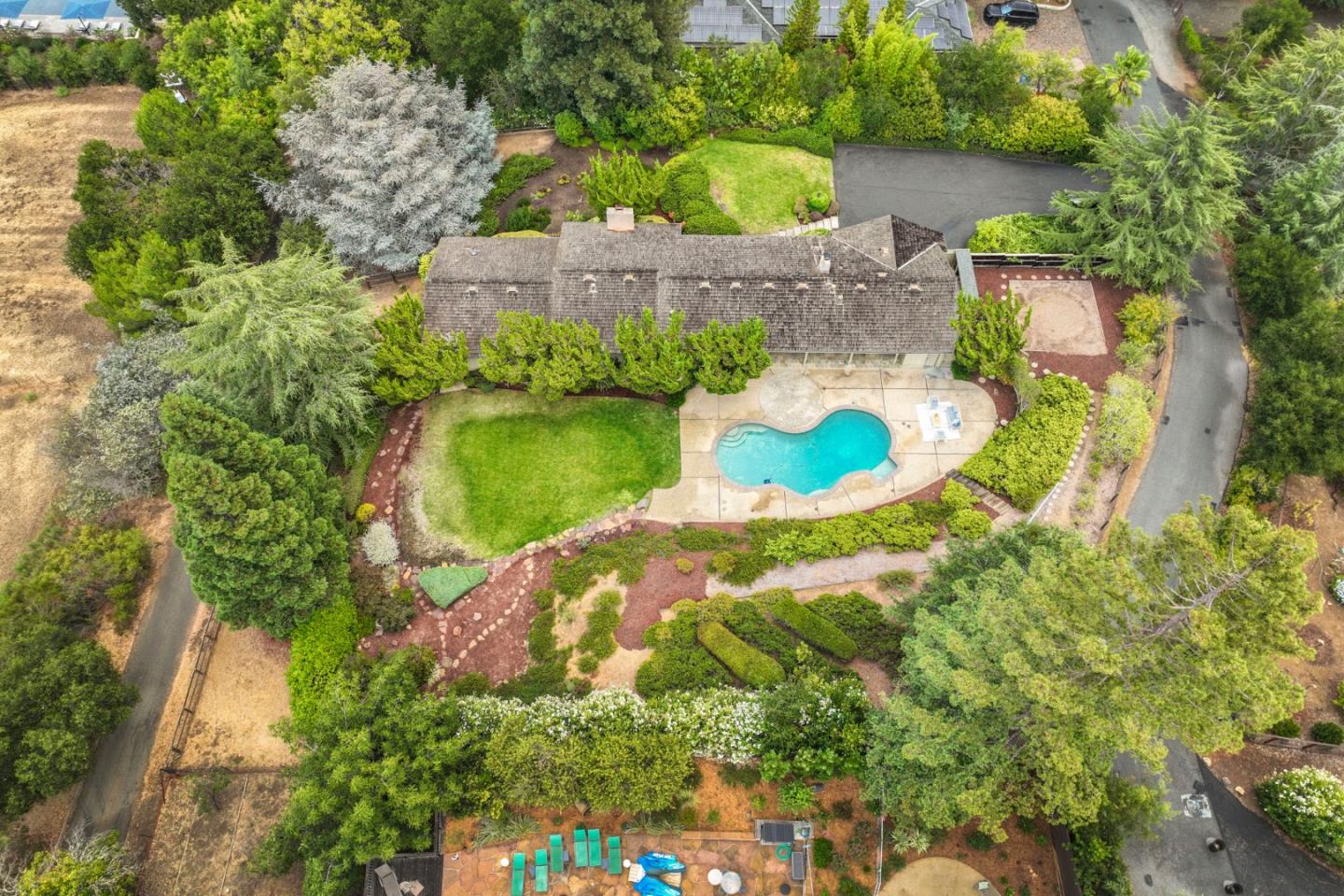 Detail Gallery Image 24 of 24 For 26939 Beatrice Ln, Los Altos Hills,  CA 94022 - 4 Beds | 2/1 Baths