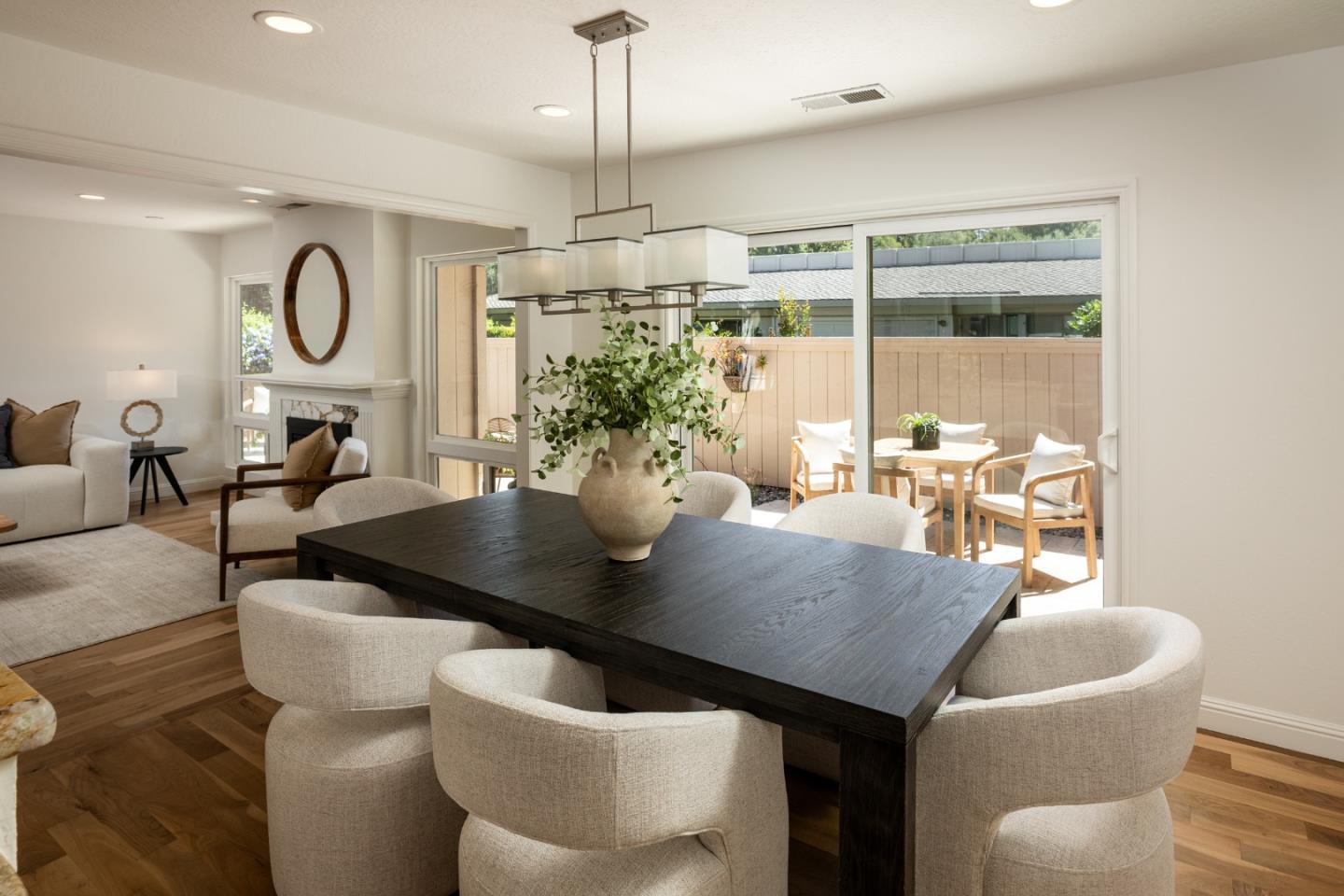 Detail Gallery Image 11 of 37 For 4 Bay Tree Ln, Los Altos,  CA 94022 - 2 Beds | 2 Baths