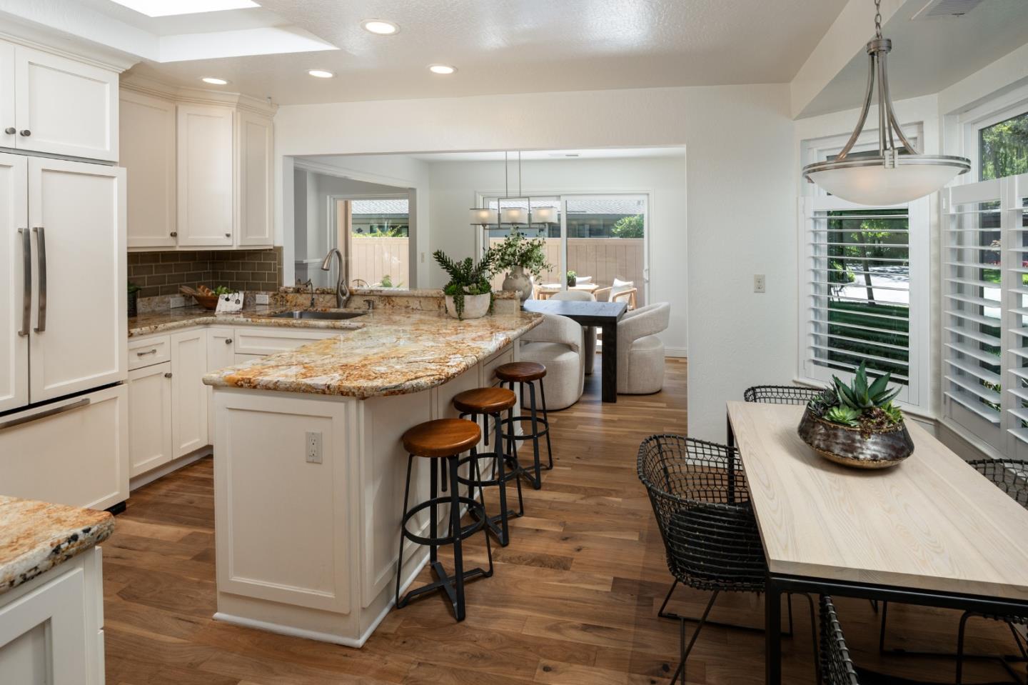 Detail Gallery Image 13 of 37 For 4 Bay Tree Ln, Los Altos,  CA 94022 - 2 Beds | 2 Baths