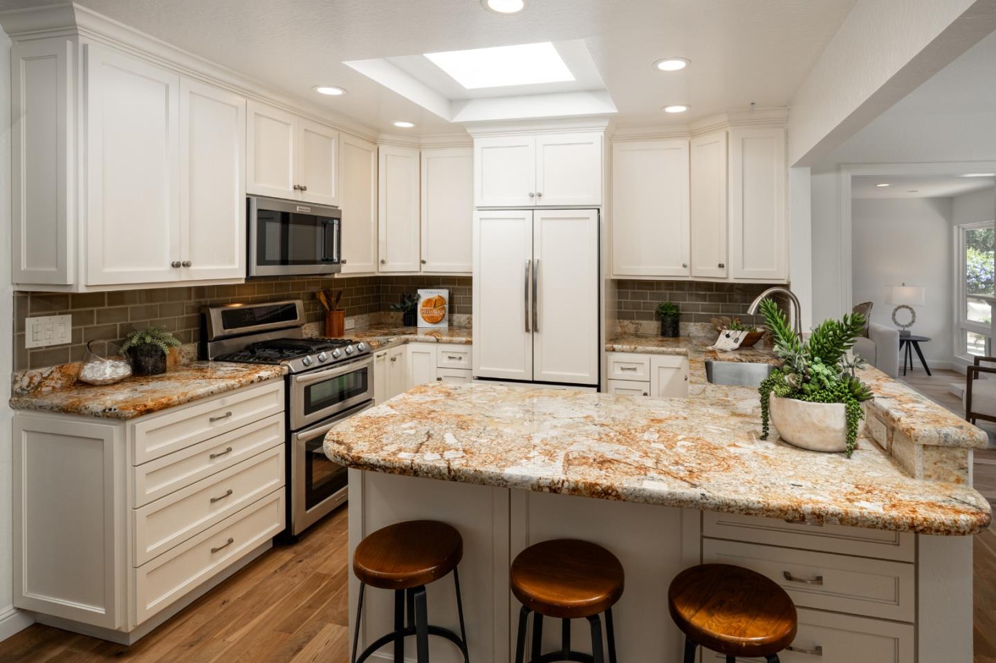Detail Gallery Image 14 of 37 For 4 Bay Tree Ln, Los Altos,  CA 94022 - 2 Beds | 2 Baths