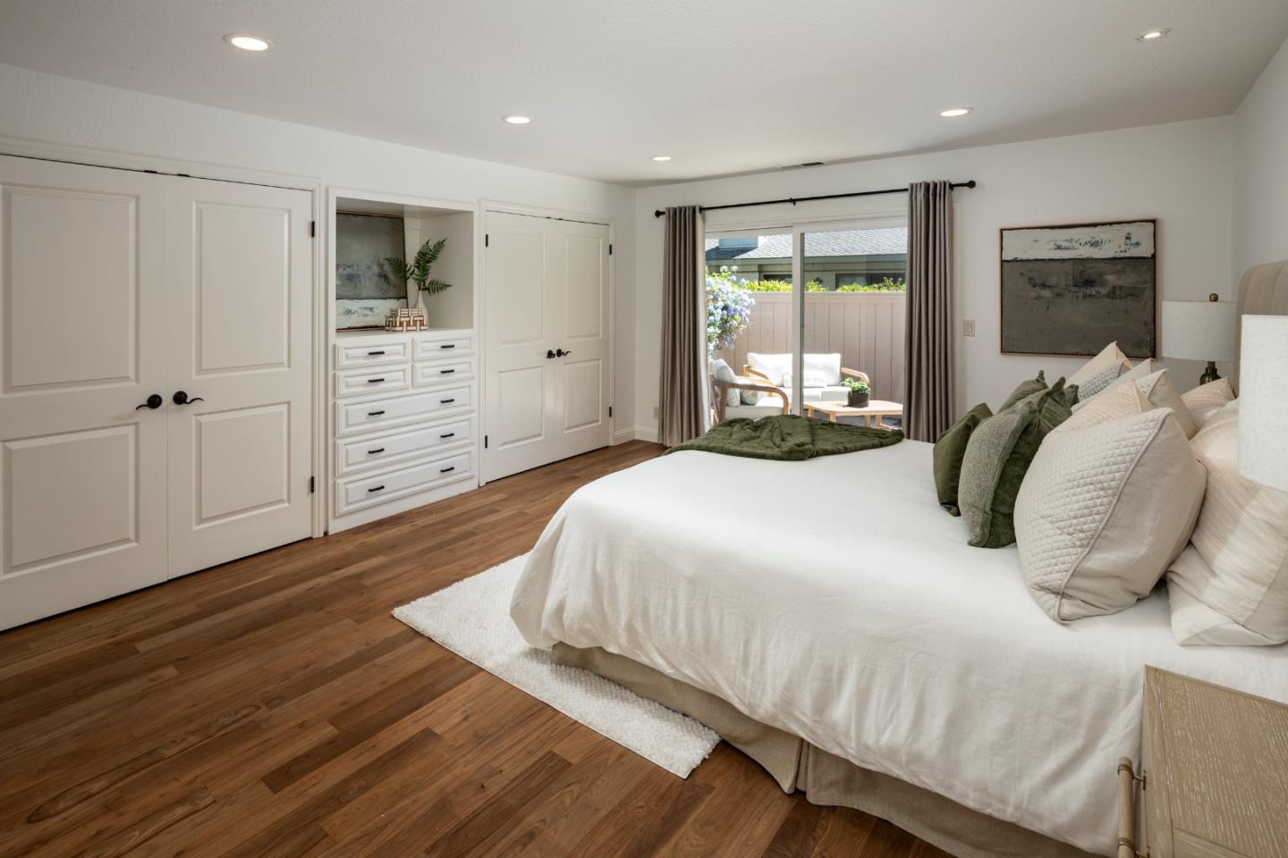 Detail Gallery Image 15 of 37 For 4 Bay Tree Ln, Los Altos,  CA 94022 - 2 Beds | 2 Baths