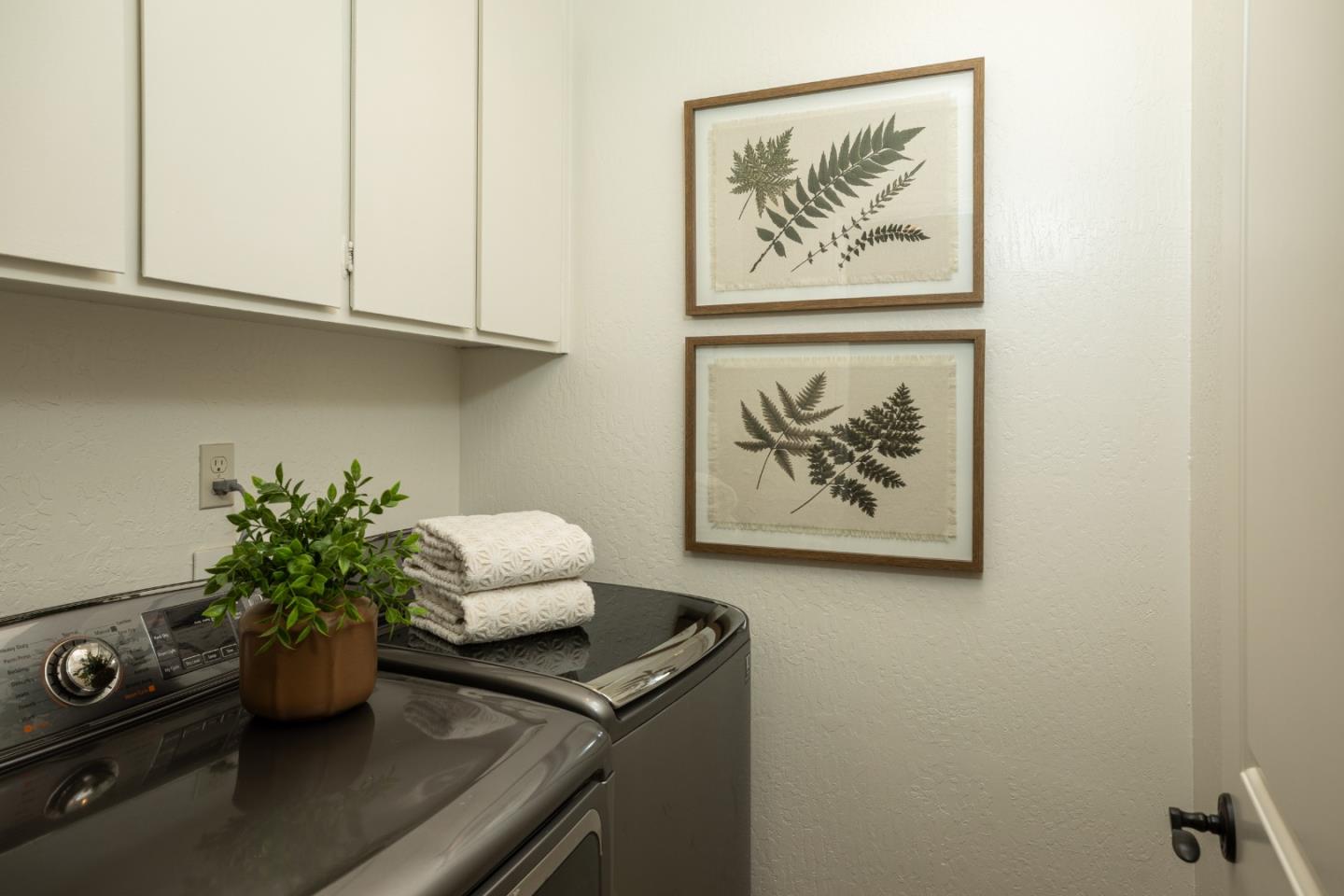 Detail Gallery Image 22 of 37 For 4 Bay Tree Ln, Los Altos,  CA 94022 - 2 Beds | 2 Baths