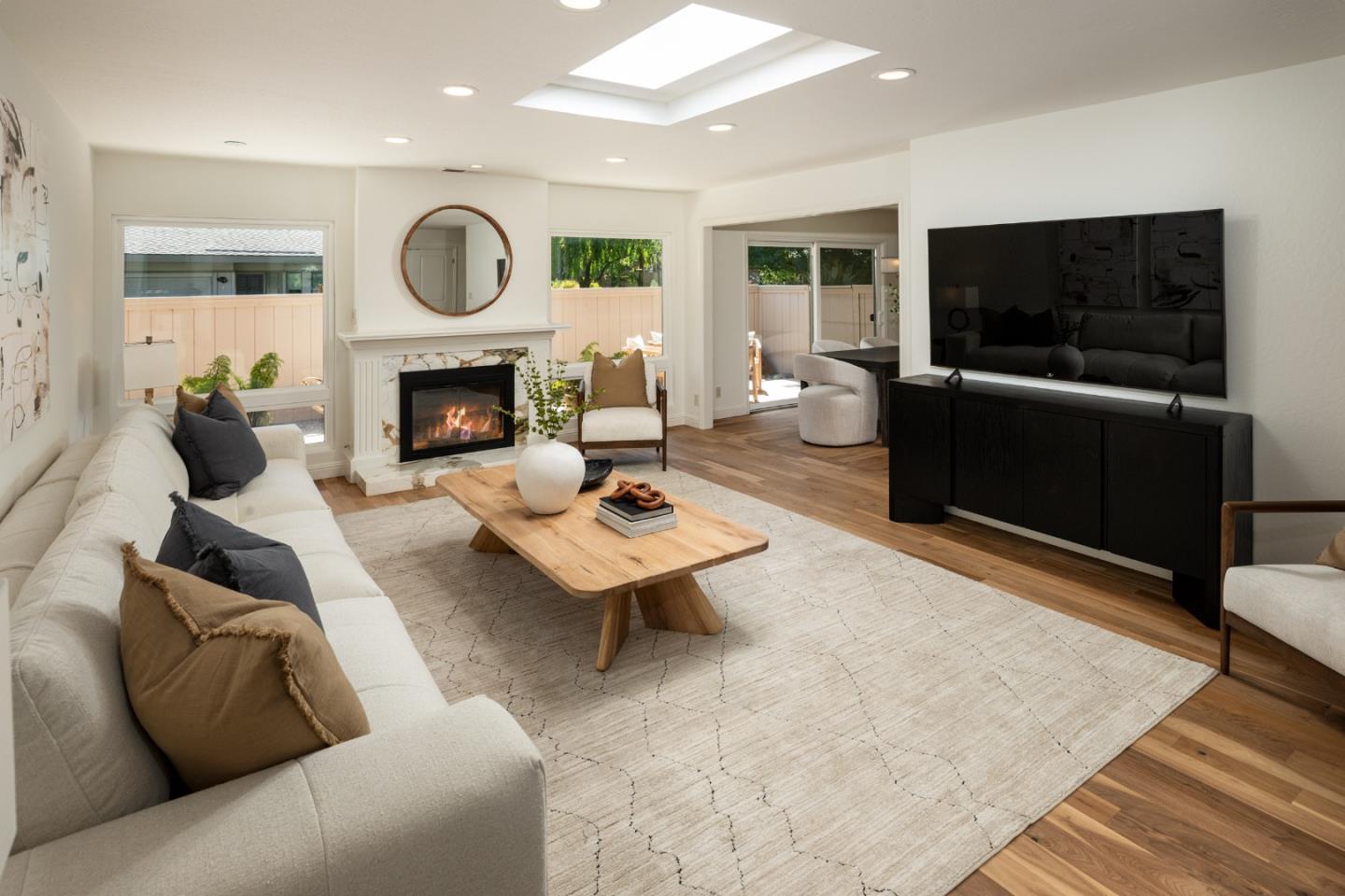 Detail Gallery Image 6 of 37 For 4 Bay Tree Ln, Los Altos,  CA 94022 - 2 Beds | 2 Baths
