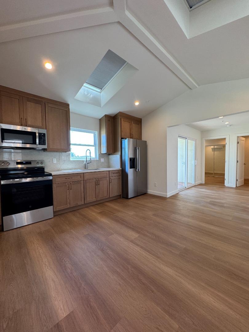 Detail Gallery Image 4 of 19 For 12819 Beverly Blvd, Whittier,  CA 90601 - 2 Beds | 1 Baths
