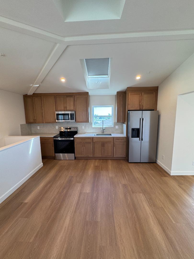 Detail Gallery Image 5 of 19 For 12819 Beverly Blvd, Whittier,  CA 90601 - 2 Beds | 1 Baths