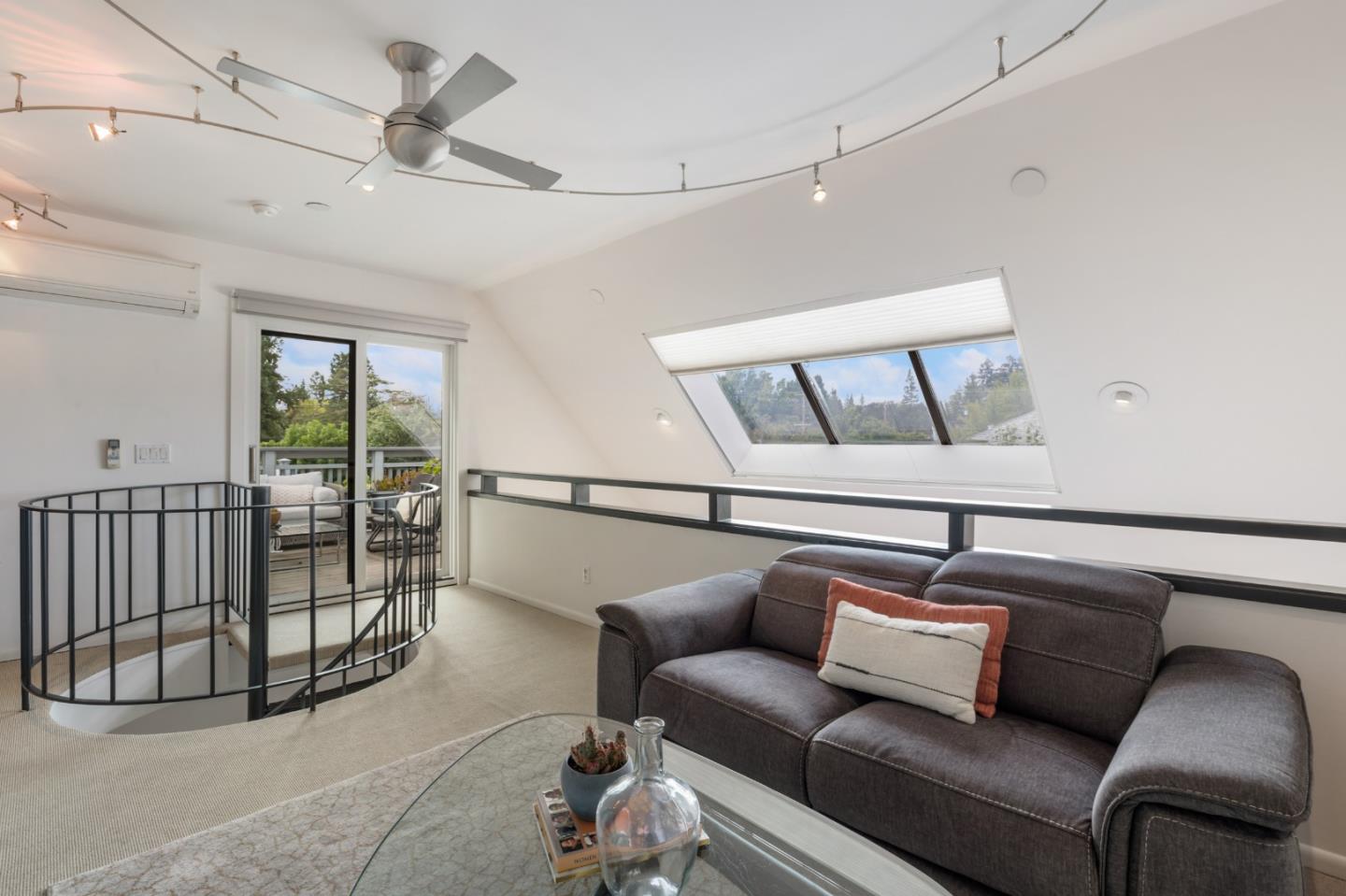 Detail Gallery Image 14 of 26 For 237 High St, Palo Alto,  CA 94301 - 3 Beds | 2 Baths