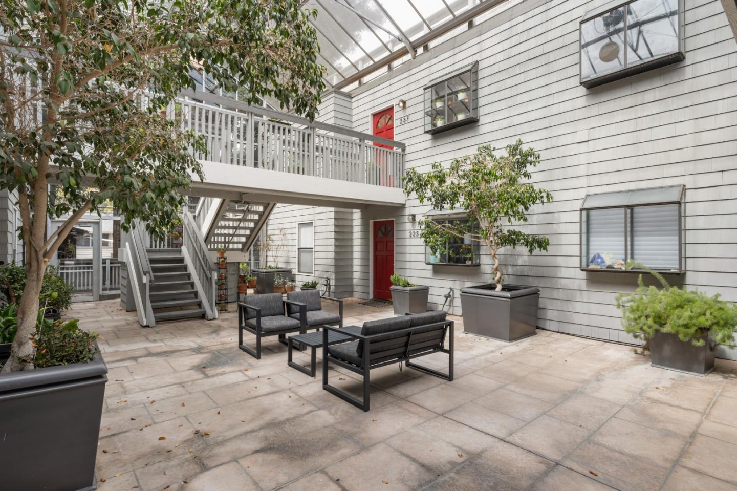 Detail Gallery Image 21 of 26 For 237 High St, Palo Alto,  CA 94301 - 3 Beds | 2 Baths
