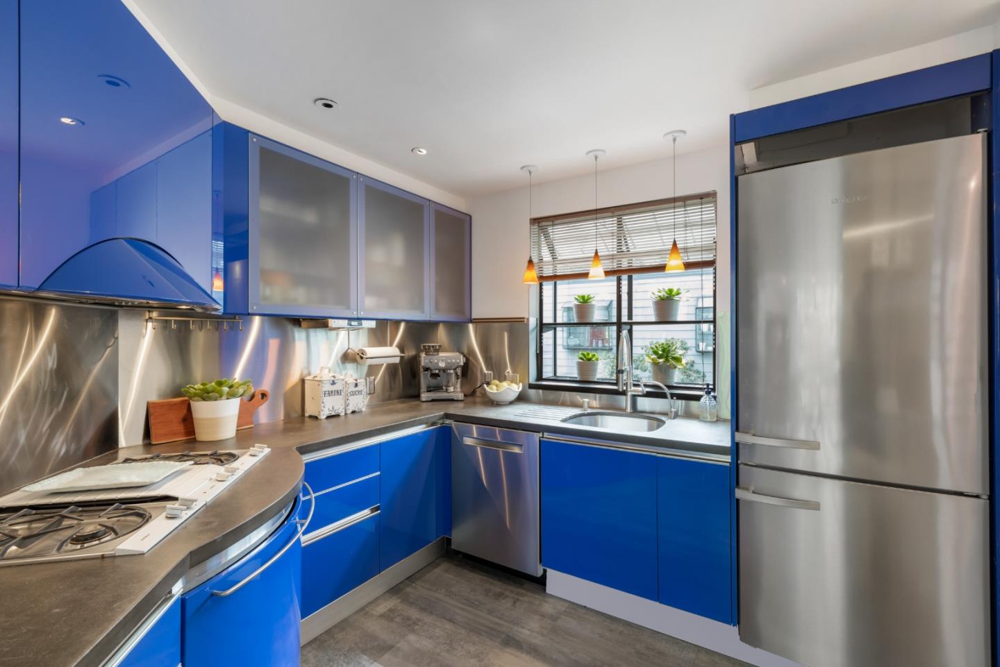 Detail Gallery Image 5 of 26 For 237 High St, Palo Alto,  CA 94301 - 3 Beds | 2 Baths