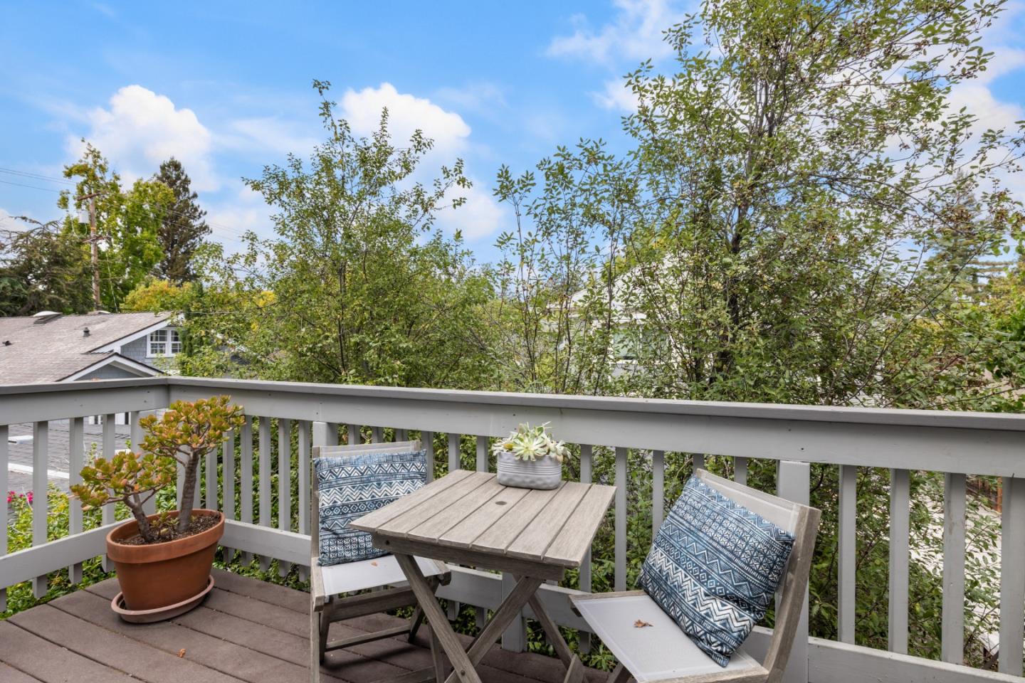 Detail Gallery Image 9 of 26 For 237 High St, Palo Alto,  CA 94301 - 3 Beds | 2 Baths