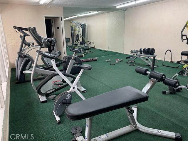 Detail Gallery Image 11 of 12 For White Oak Ave, Encino,  CA 91316 - 2 Beds | 2 Baths