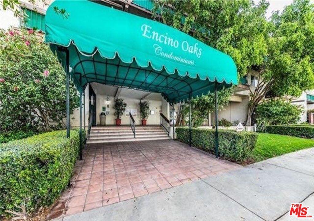 Detail Gallery Image 2 of 12 For White Oak Ave, Encino,  CA 91316 - 2 Beds | 2 Baths