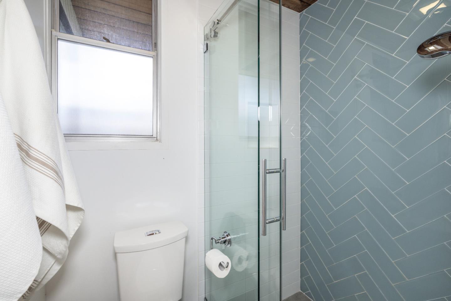 Detail Gallery Image 16 of 37 For 176 Ferne Ct, Palo Alto,  CA 94306 - 3 Beds | 2 Baths