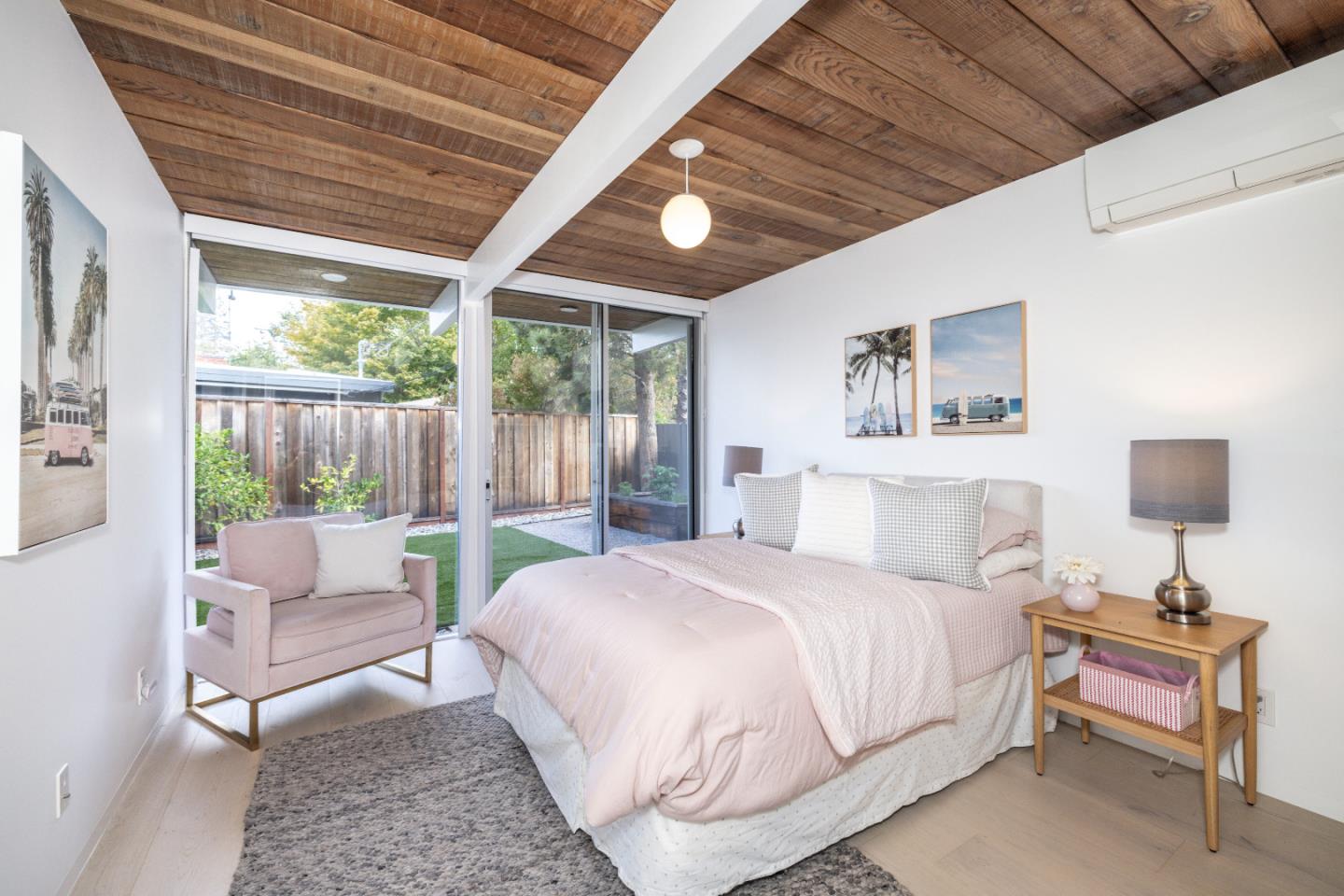 Detail Gallery Image 18 of 37 For 176 Ferne Ct, Palo Alto,  CA 94306 - 3 Beds | 2 Baths