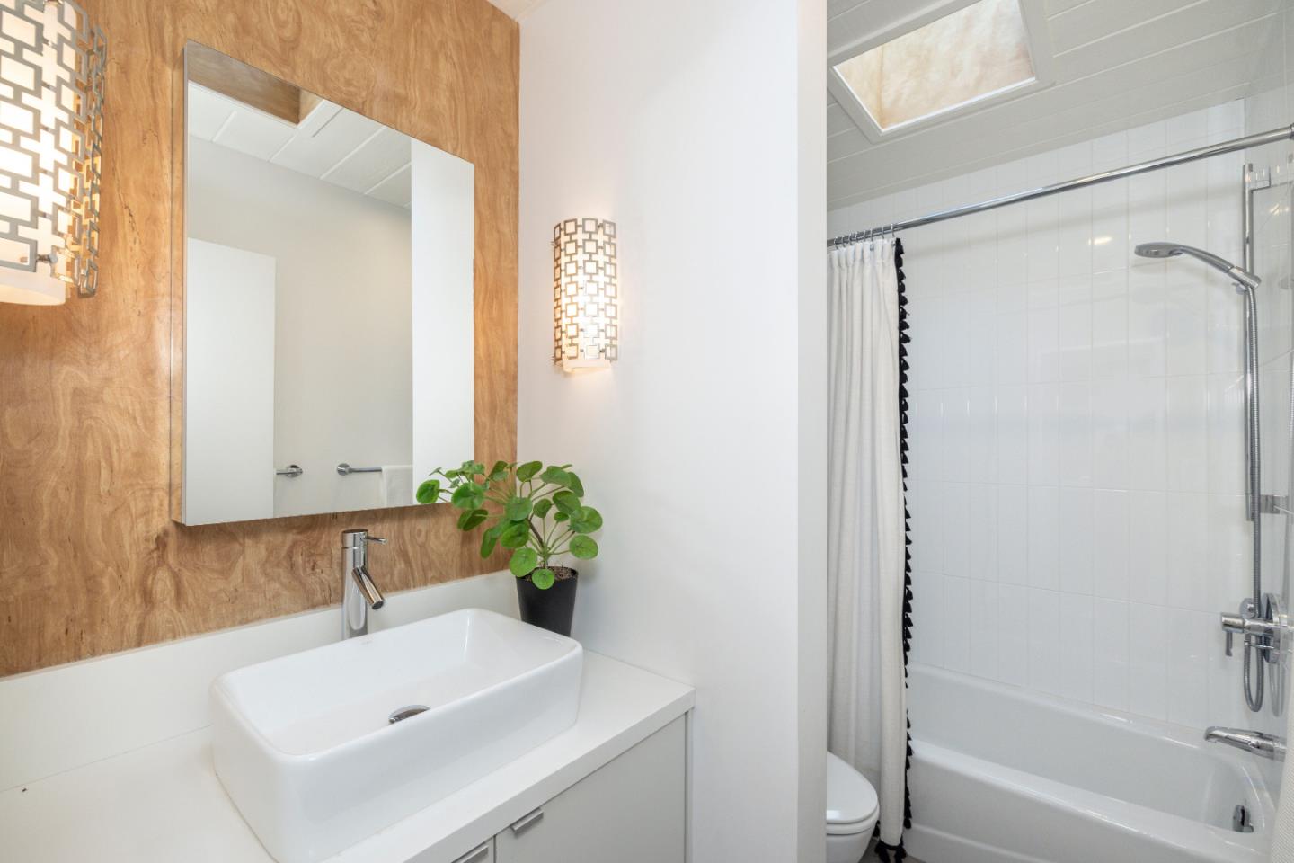 Detail Gallery Image 22 of 37 For 176 Ferne Ct, Palo Alto,  CA 94306 - 3 Beds | 2 Baths