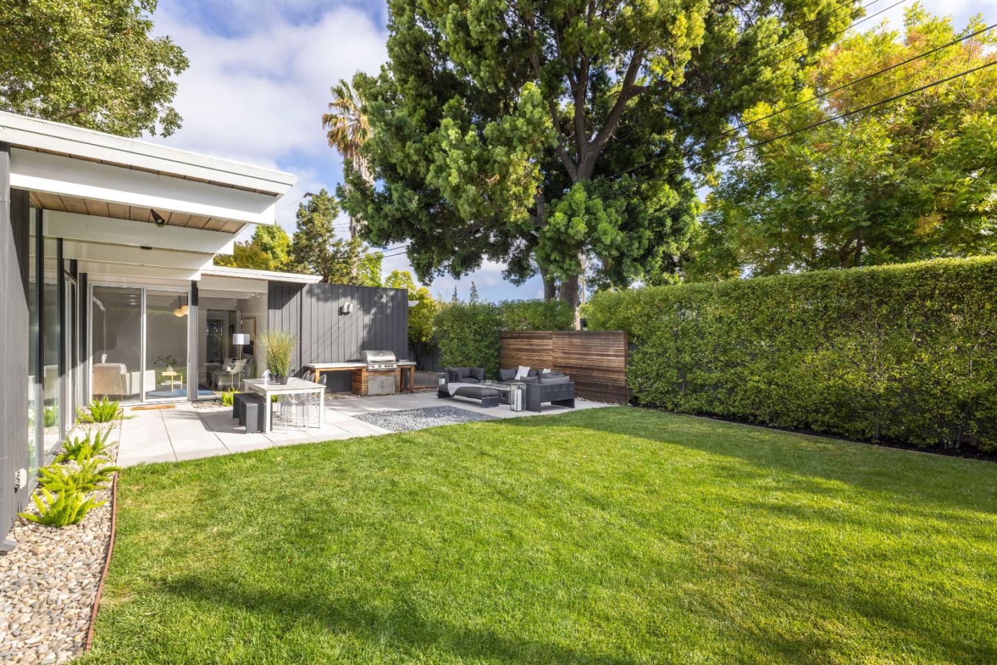 Detail Gallery Image 26 of 37 For 176 Ferne Ct, Palo Alto,  CA 94306 - 3 Beds | 2 Baths