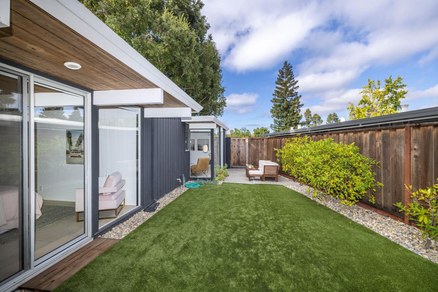 Detail Gallery Image 29 of 37 For 176 Ferne Ct, Palo Alto,  CA 94306 - 3 Beds | 2 Baths