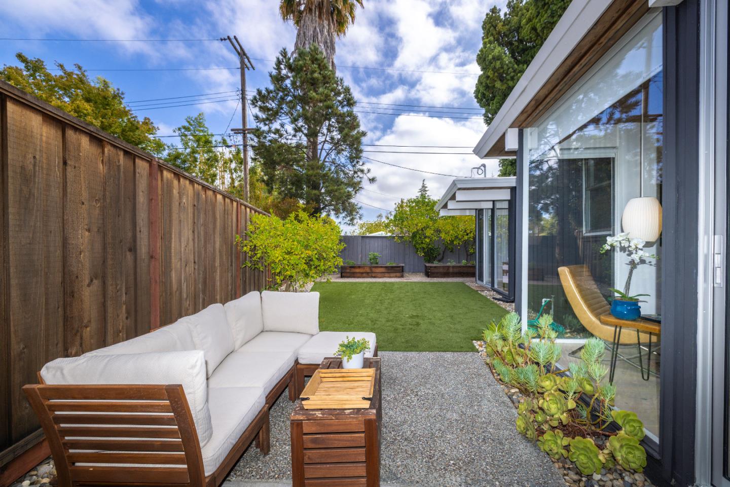 Detail Gallery Image 30 of 37 For 176 Ferne Ct, Palo Alto,  CA 94306 - 3 Beds | 2 Baths