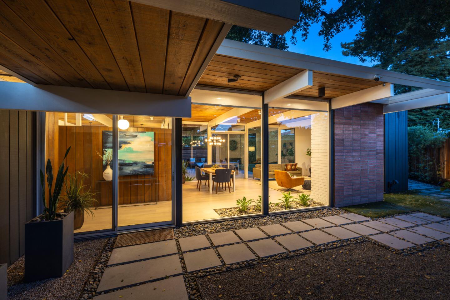 Detail Gallery Image 32 of 37 For 176 Ferne Ct, Palo Alto,  CA 94306 - 3 Beds | 2 Baths