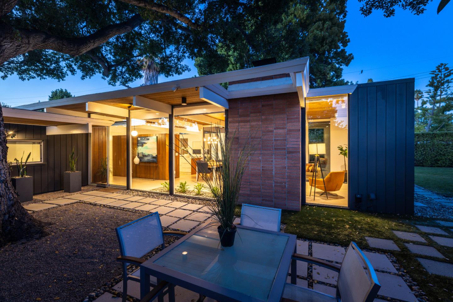 Detail Gallery Image 33 of 37 For 176 Ferne Ct, Palo Alto,  CA 94306 - 3 Beds | 2 Baths