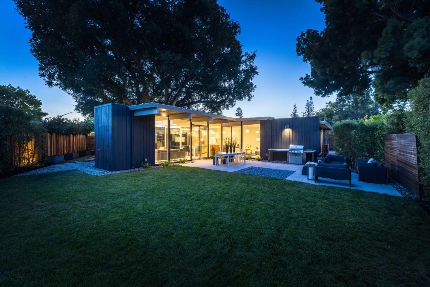 Detail Gallery Image 34 of 37 For 176 Ferne Ct, Palo Alto,  CA 94306 - 3 Beds | 2 Baths