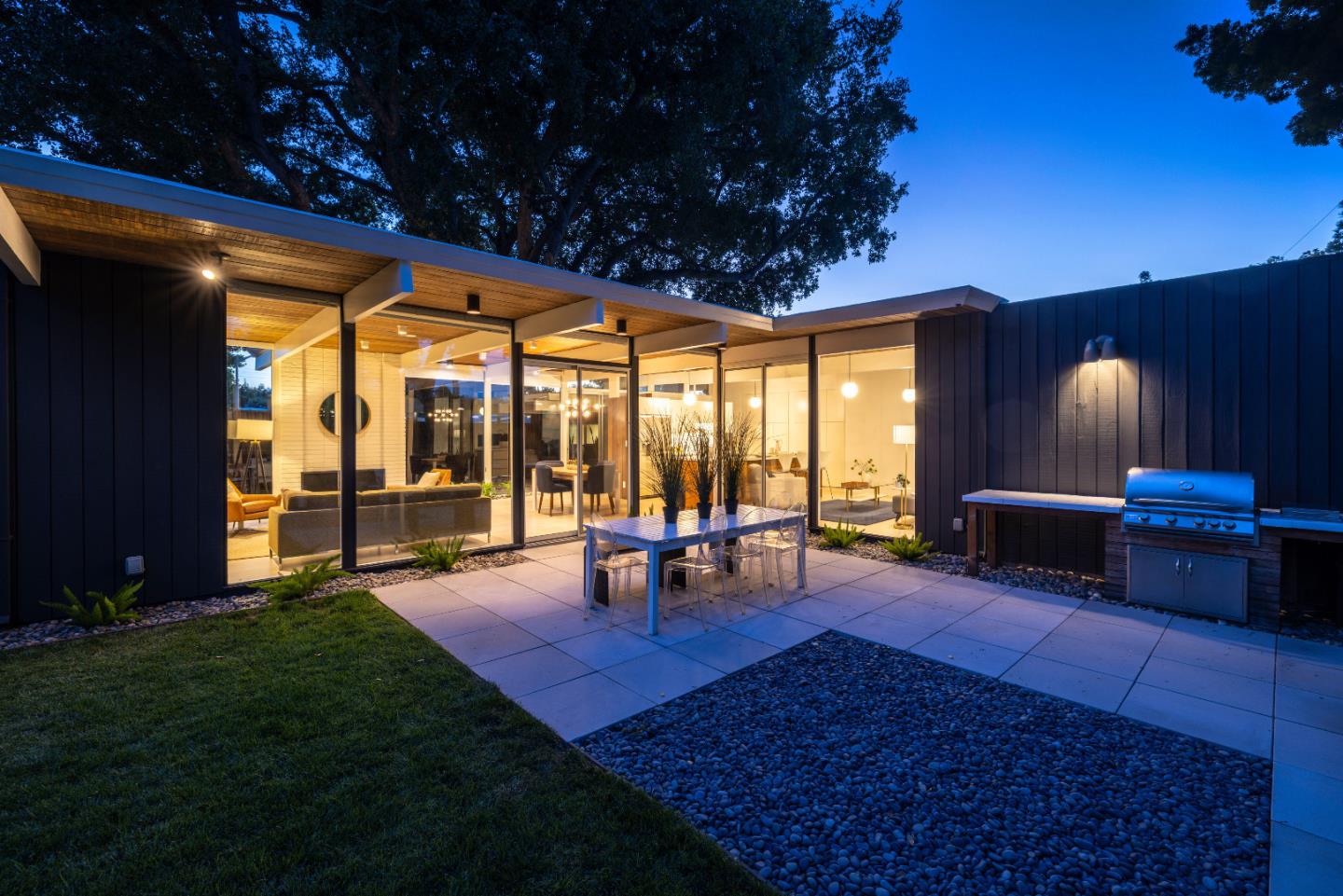 Detail Gallery Image 35 of 37 For 176 Ferne Ct, Palo Alto,  CA 94306 - 3 Beds | 2 Baths