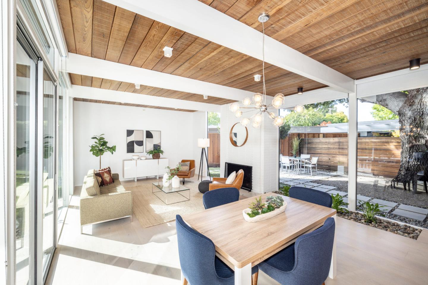 Detail Gallery Image 4 of 37 For 176 Ferne Ct, Palo Alto,  CA 94306 - 3 Beds | 2 Baths