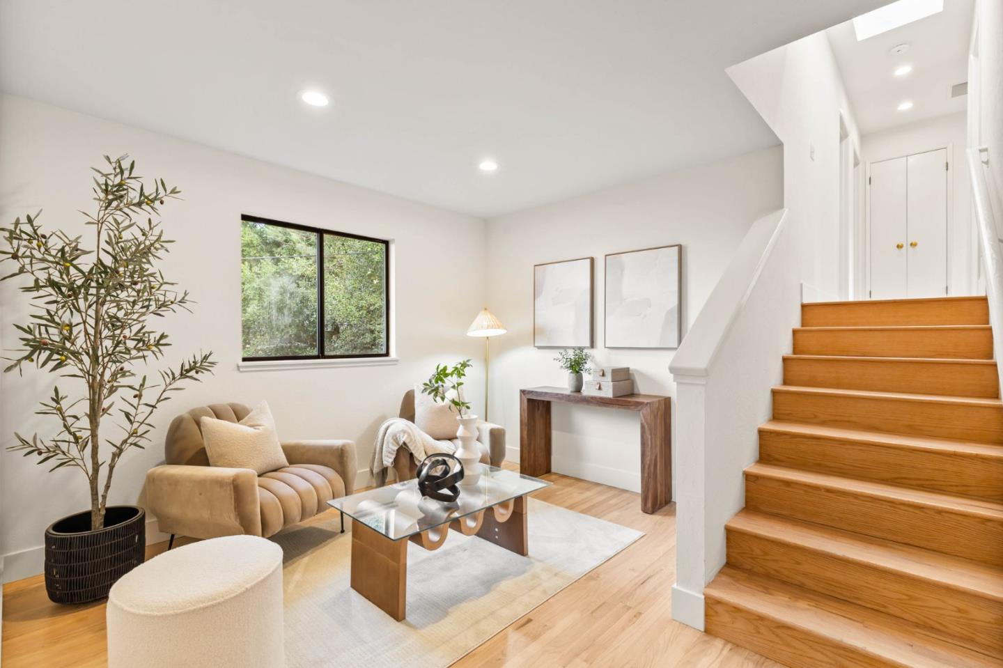 Detail Gallery Image 13 of 33 For 416 Crest Dr, Redwood City,  CA 94062 - 4 Beds | 3/1 Baths