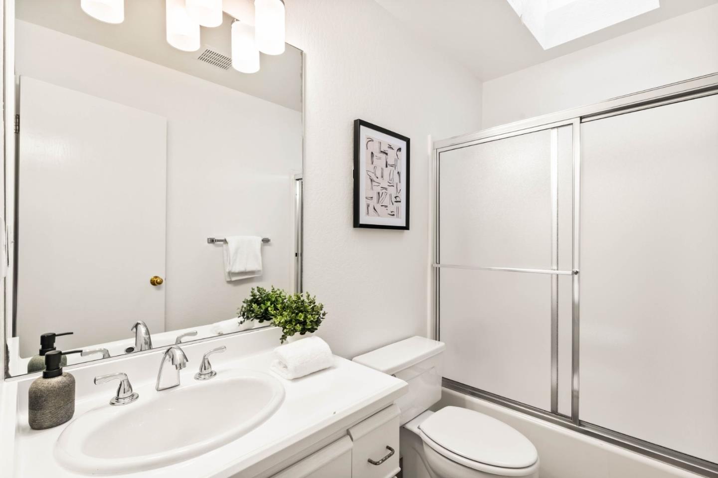 Detail Gallery Image 21 of 33 For 416 Crest Dr, Redwood City,  CA 94062 - 4 Beds | 3/1 Baths