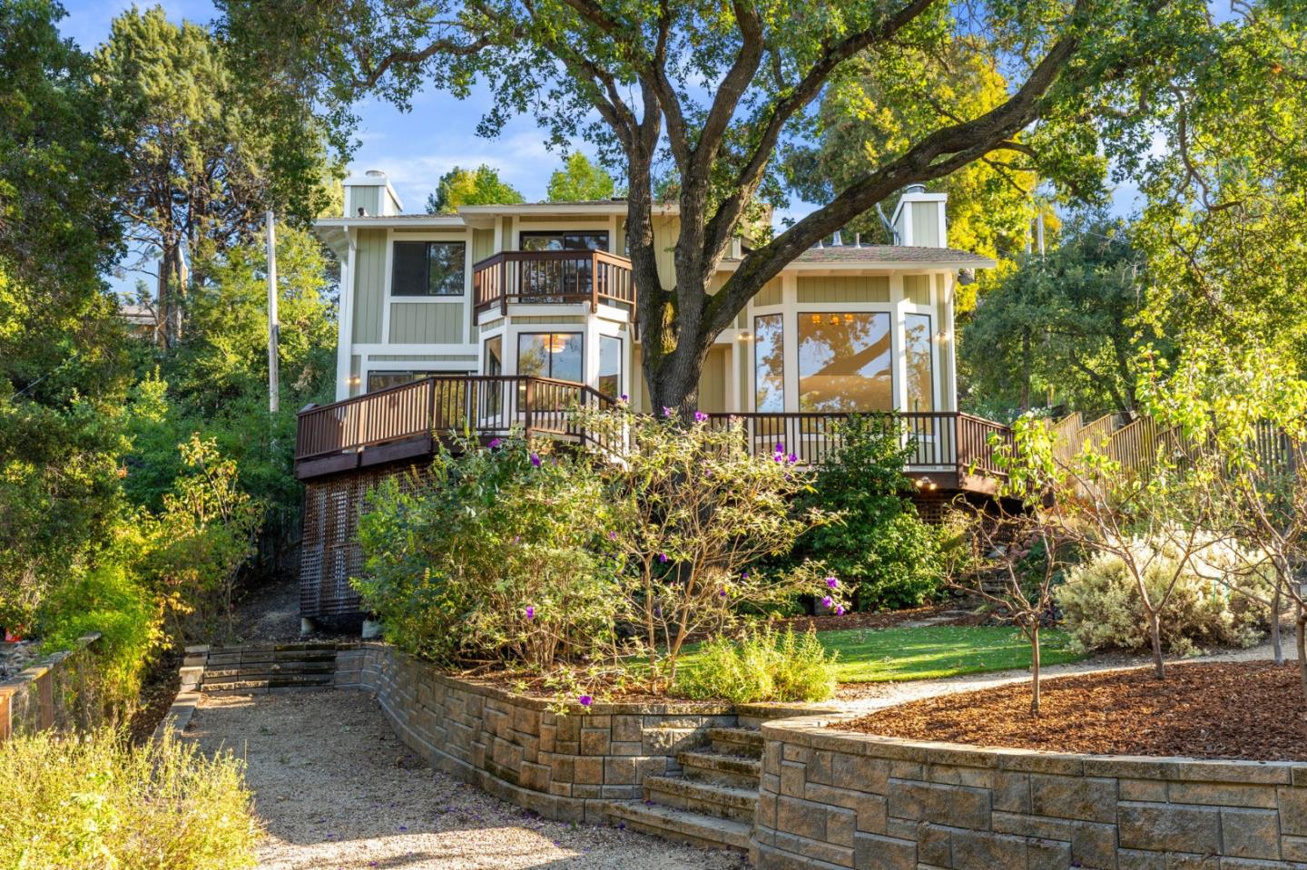 Detail Gallery Image 29 of 33 For 416 Crest Dr, Redwood City,  CA 94062 - 4 Beds | 3/1 Baths