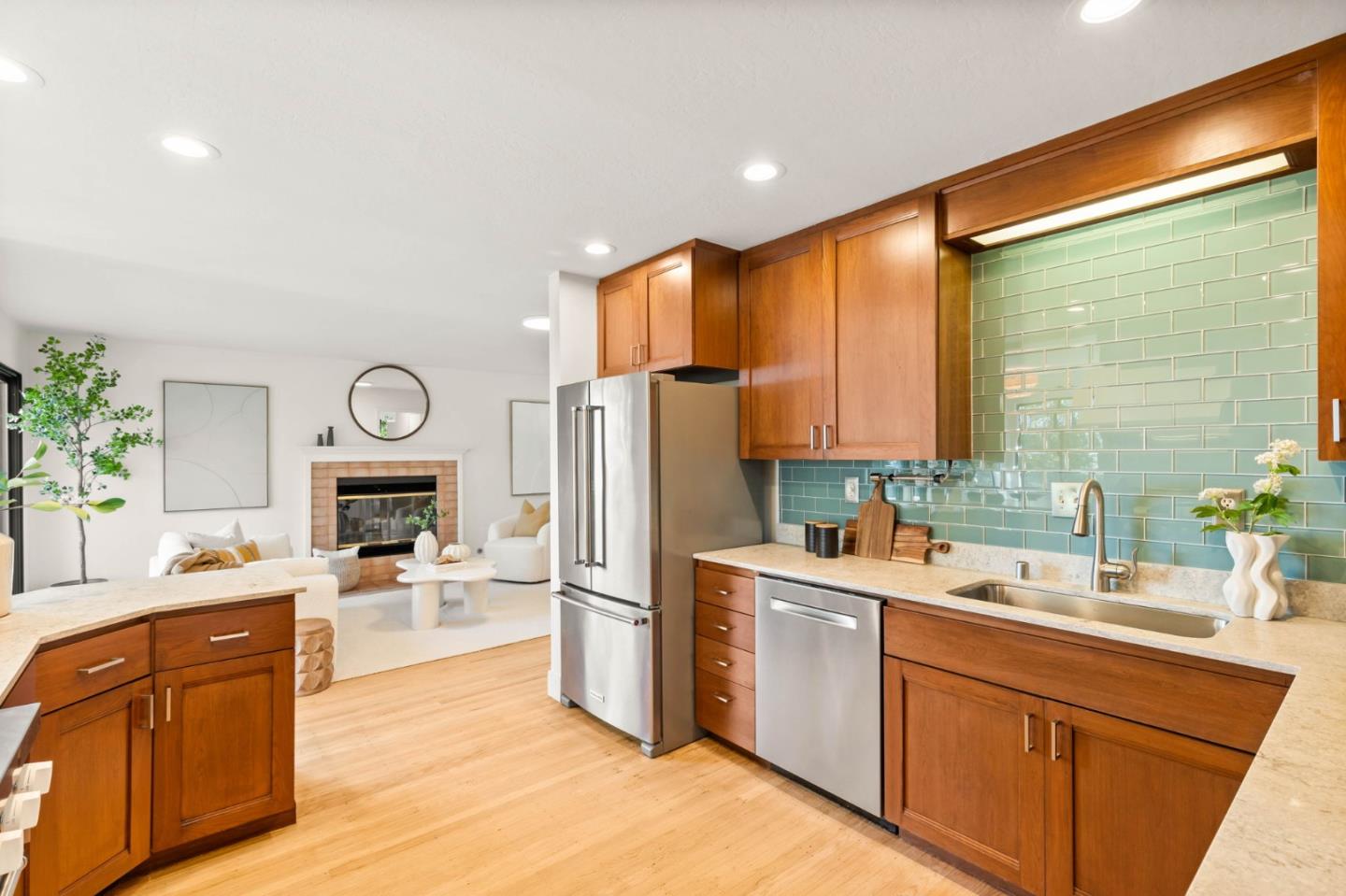 Detail Gallery Image 8 of 33 For 416 Crest Dr, Redwood City,  CA 94062 - 4 Beds | 3/1 Baths