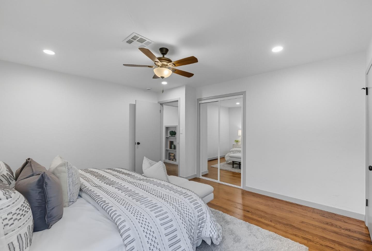 Detail Gallery Image 23 of 56 For 771 Sunshine Dr, Los Altos,  CA 94024 - 5 Beds | 3 Baths