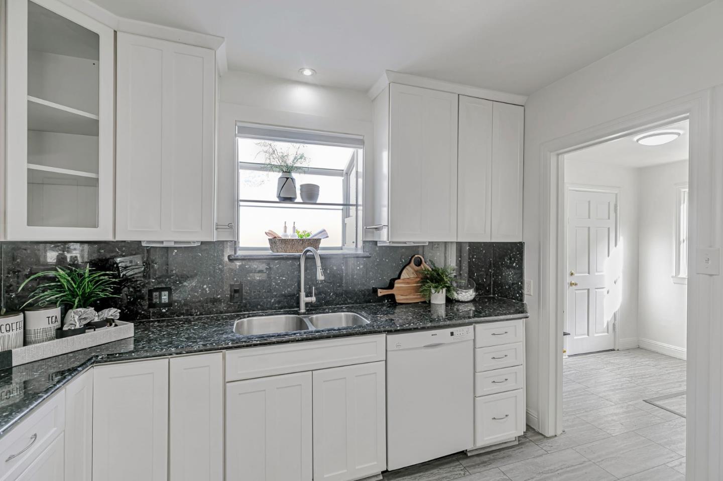 Detail Gallery Image 11 of 28 For 115 Burton Ave, San Jose,  CA 95112 - 1 Beds | 1 Baths