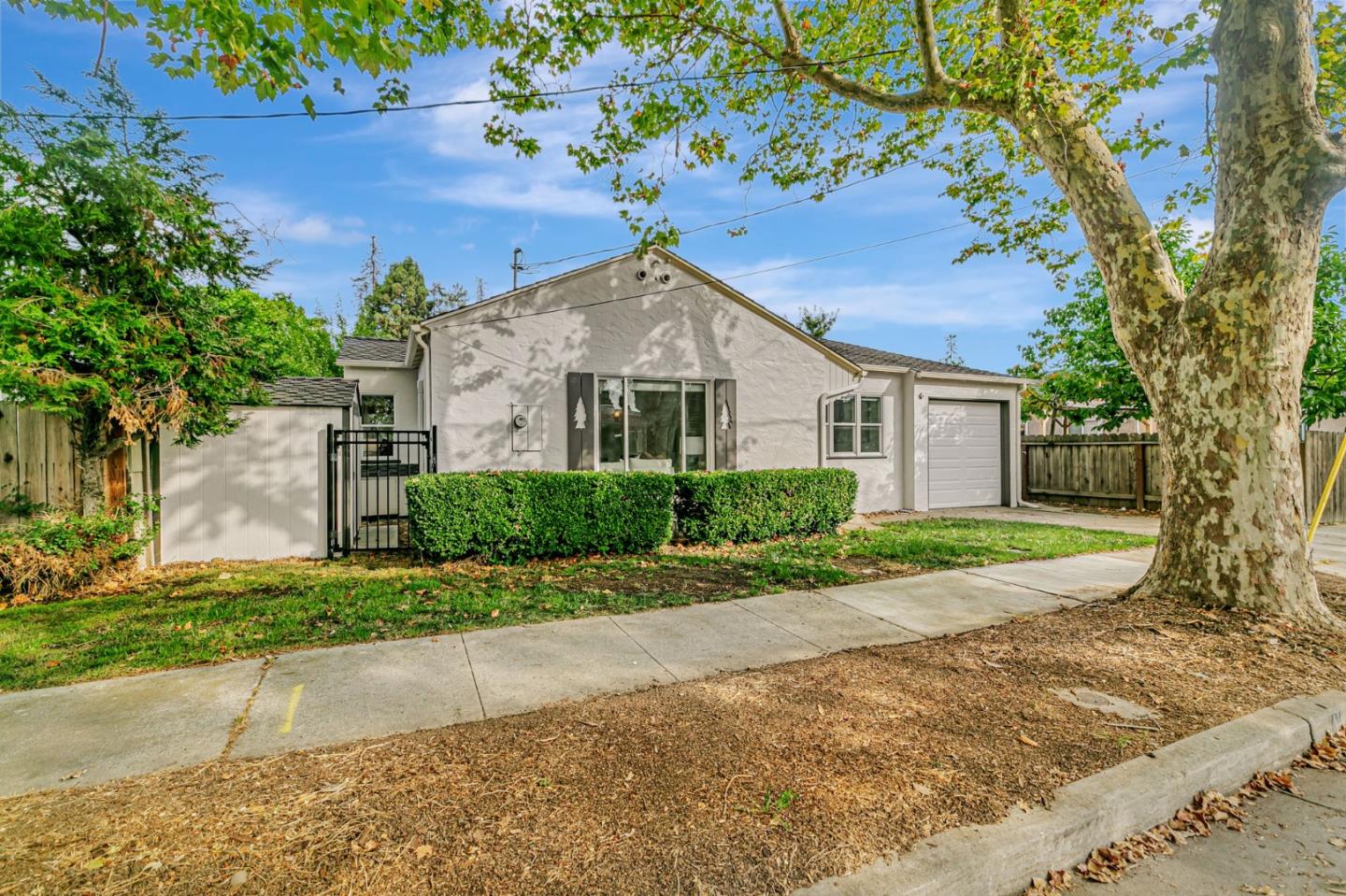 Detail Gallery Image 3 of 28 For 115 Burton Ave, San Jose,  CA 95112 - 1 Beds | 1 Baths