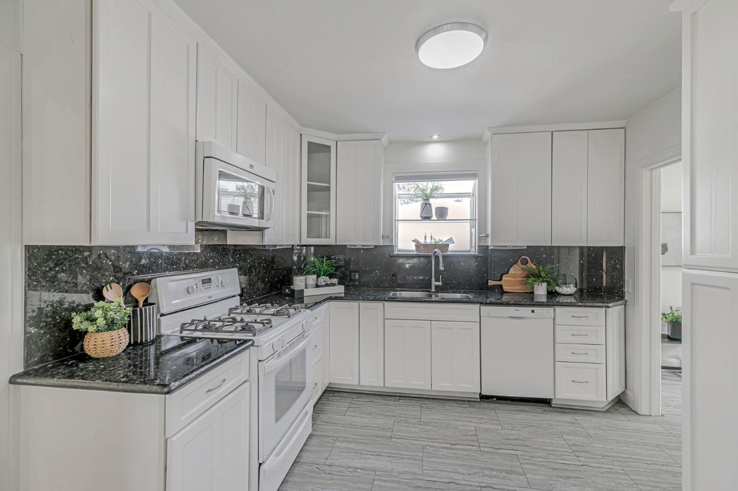 Detail Gallery Image 9 of 28 For 115 Burton Ave, San Jose,  CA 95112 - 1 Beds | 1 Baths