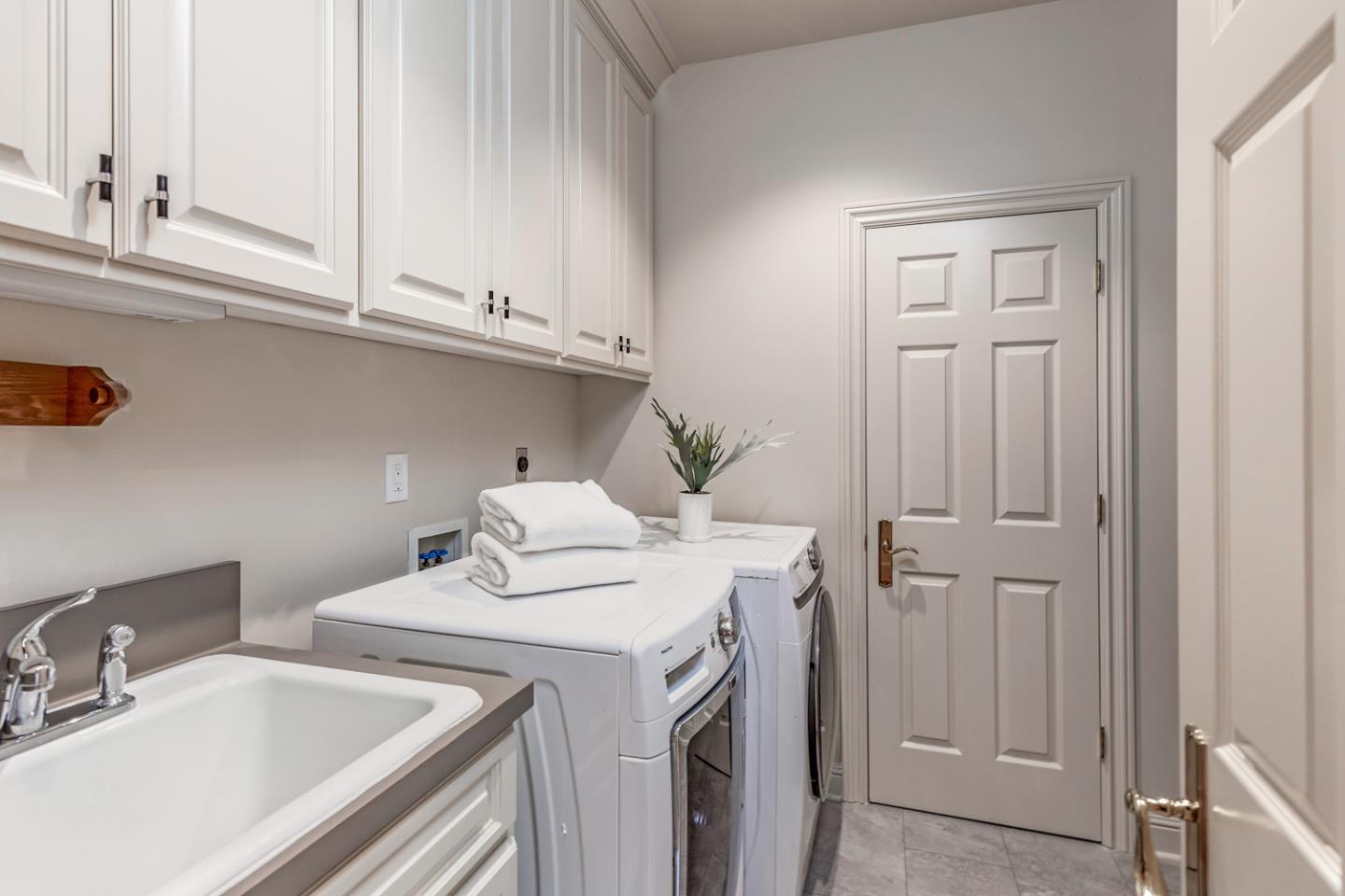 Detail Gallery Image 16 of 51 For 941 Berry Ave, Los Altos,  CA 94024 - 4 Beds | 4/1 Baths