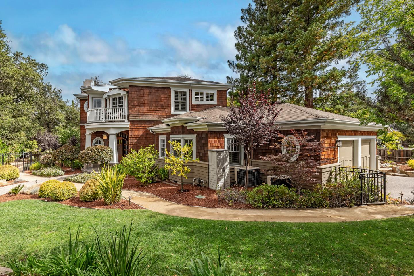 Detail Gallery Image 4 of 51 For 941 Berry Ave, Los Altos,  CA 94024 - 4 Beds | 4/1 Baths