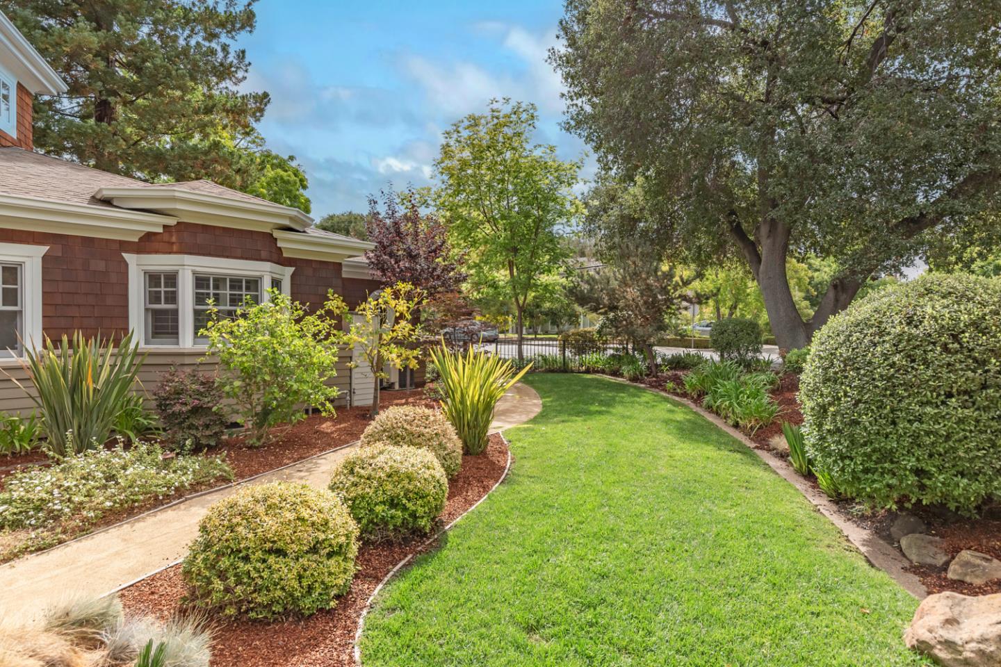 Detail Gallery Image 5 of 51 For 941 Berry Ave, Los Altos,  CA 94024 - 4 Beds | 4/1 Baths