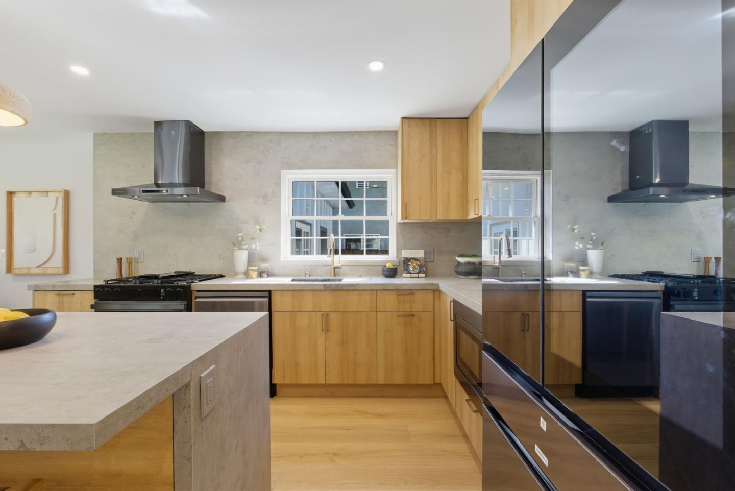 Detail Gallery Image 12 of 53 For 1117 Henderson Ave, Menlo Park,  CA 94025 - 3 Beds | 2 Baths