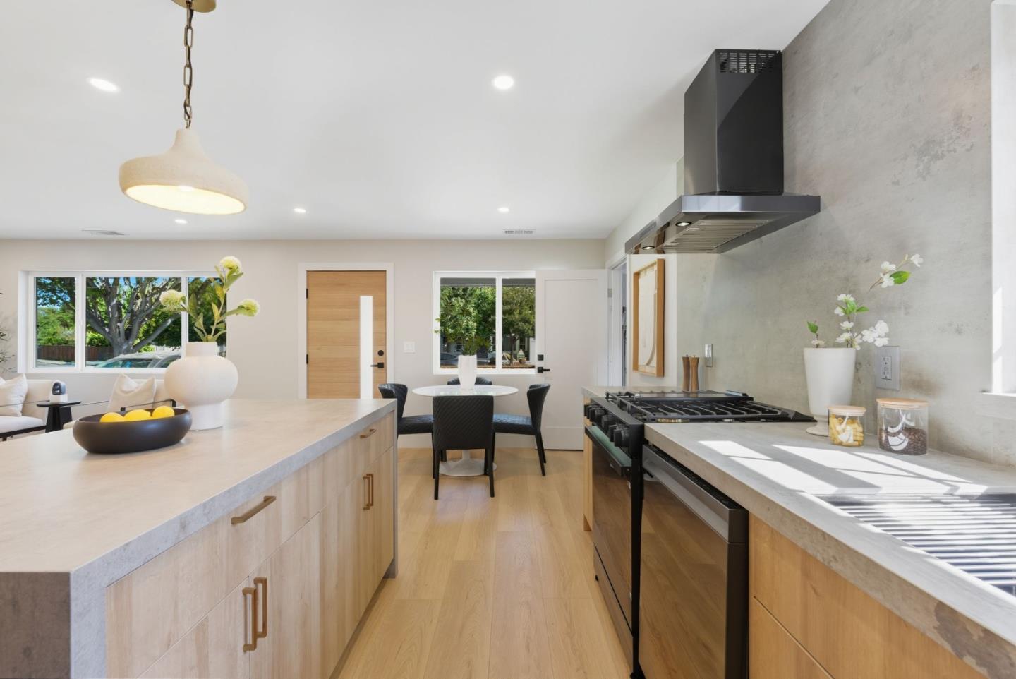 Detail Gallery Image 14 of 53 For 1117 Henderson Ave, Menlo Park,  CA 94025 - 3 Beds | 2 Baths