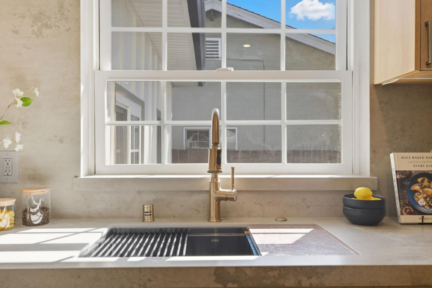 Detail Gallery Image 16 of 53 For 1117 Henderson Ave, Menlo Park,  CA 94025 - 3 Beds | 2 Baths