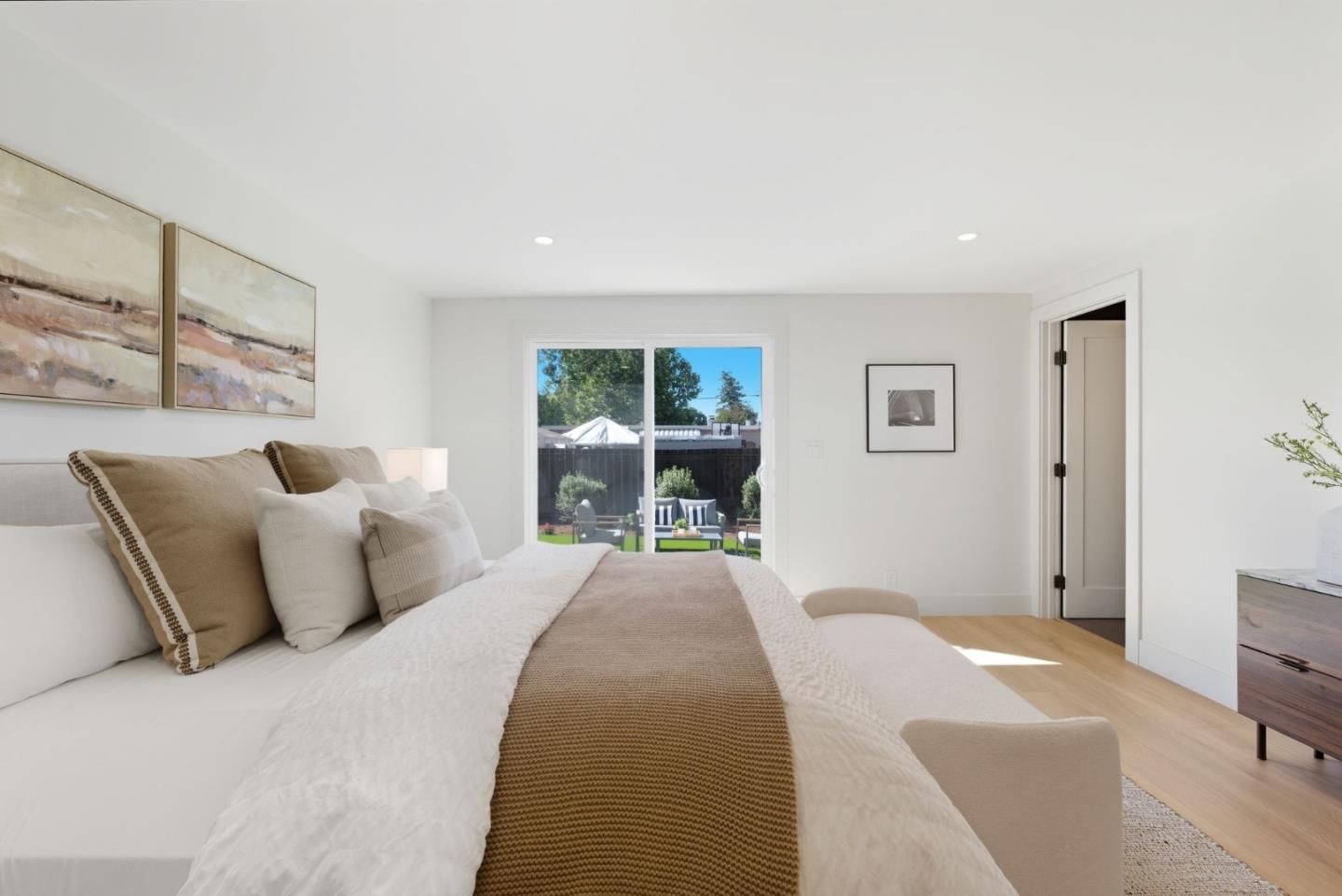 Detail Gallery Image 25 of 53 For 1117 Henderson Ave, Menlo Park,  CA 94025 - 3 Beds | 2 Baths