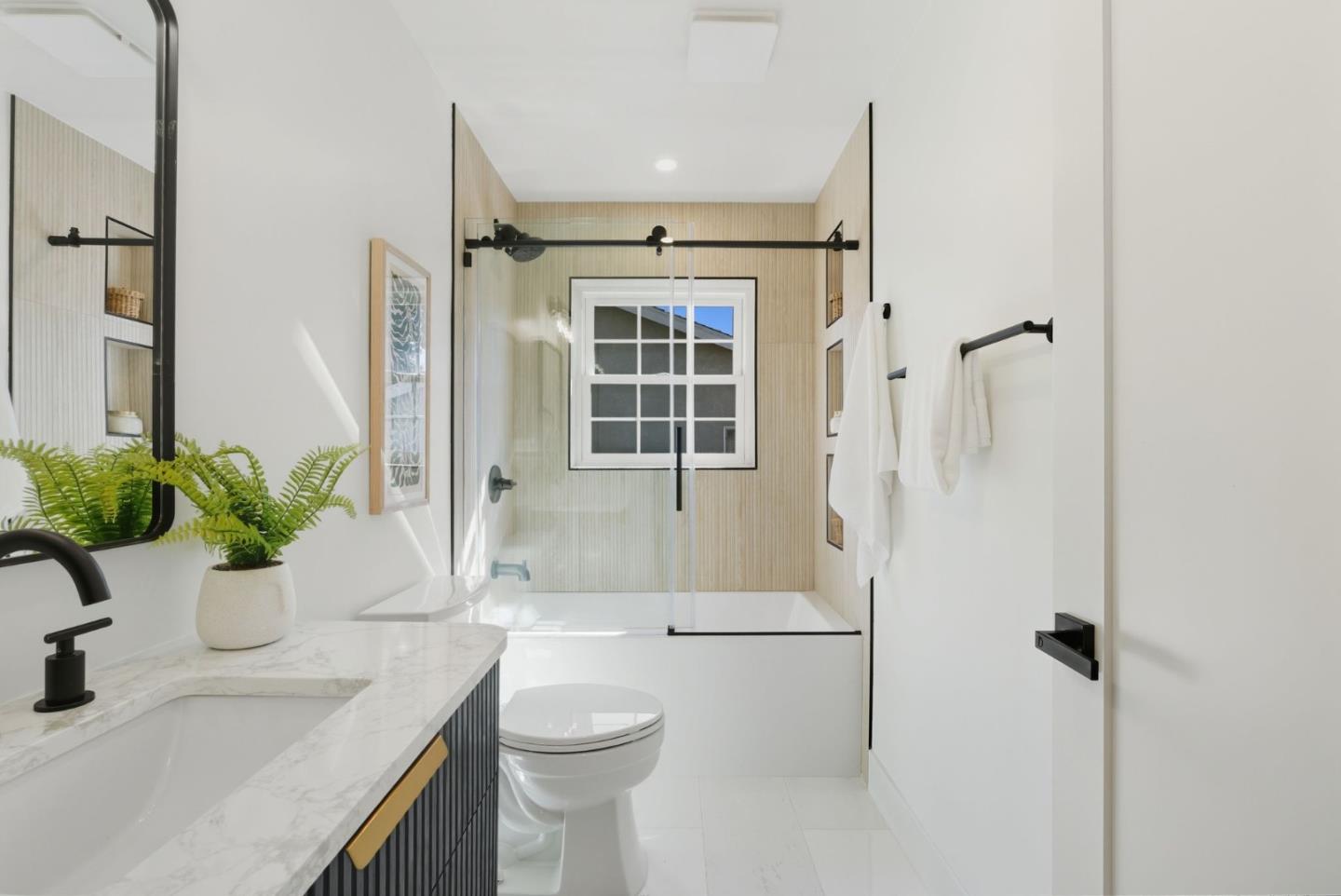 Detail Gallery Image 26 of 53 For 1117 Henderson Ave, Menlo Park,  CA 94025 - 3 Beds | 2 Baths