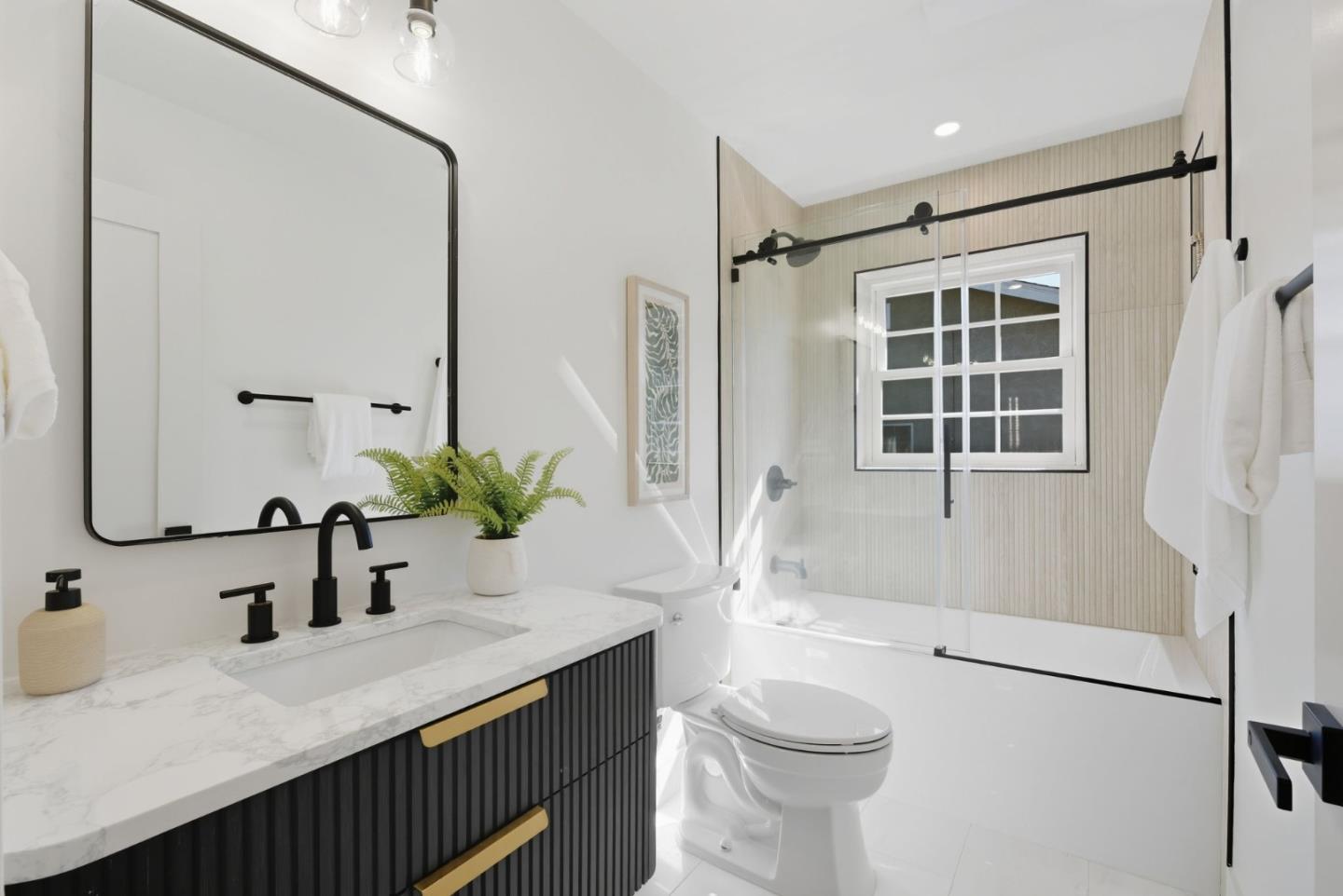 Detail Gallery Image 27 of 53 For 1117 Henderson Ave, Menlo Park,  CA 94025 - 3 Beds | 2 Baths