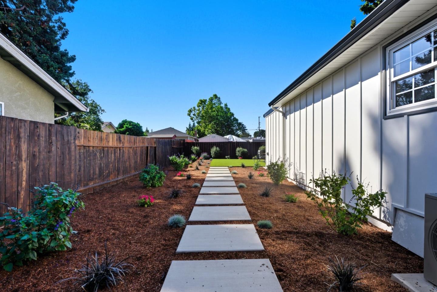 Detail Gallery Image 30 of 53 For 1117 Henderson Ave, Menlo Park,  CA 94025 - 3 Beds | 2 Baths