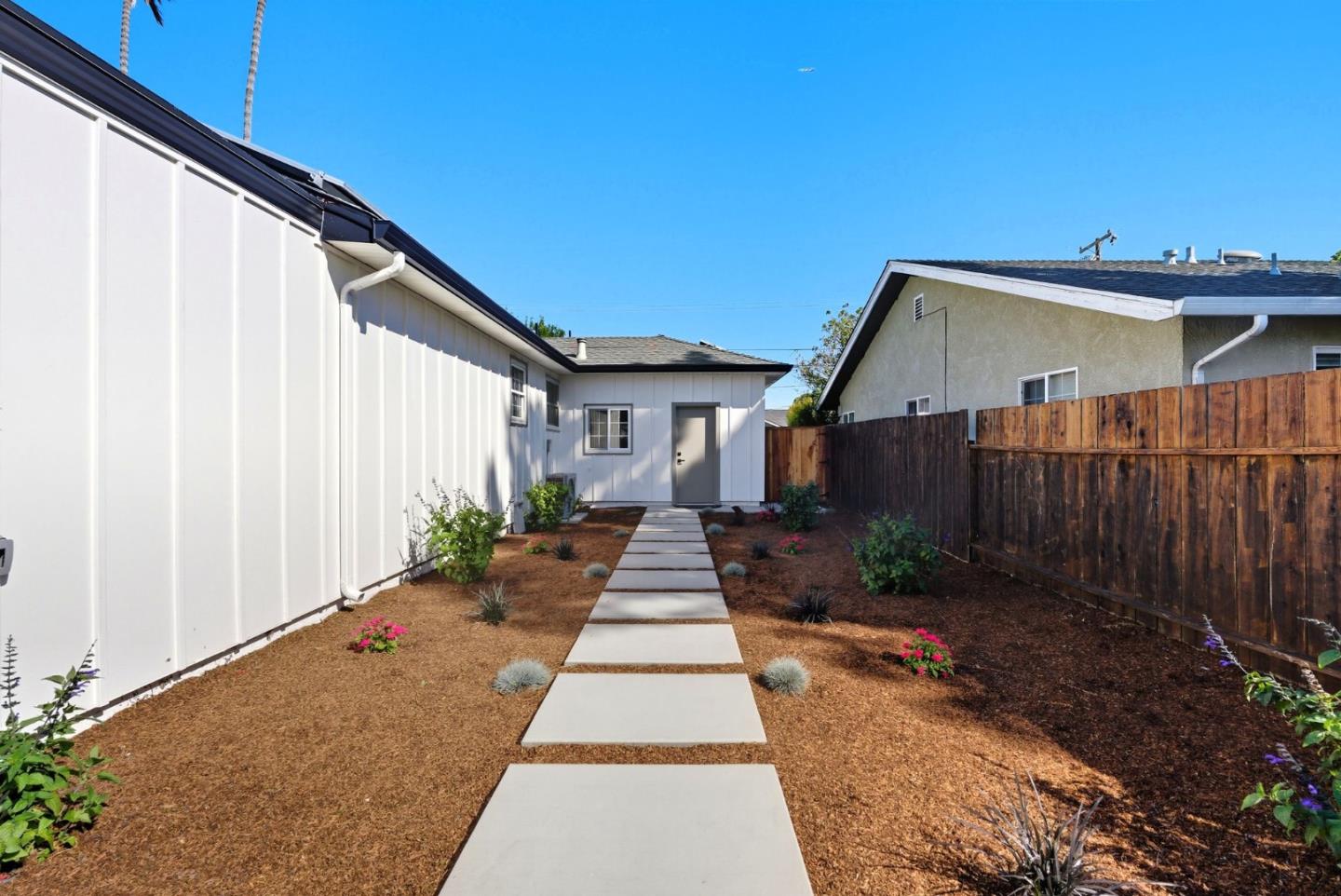 Detail Gallery Image 32 of 53 For 1117 Henderson Ave, Menlo Park,  CA 94025 - 3 Beds | 2 Baths